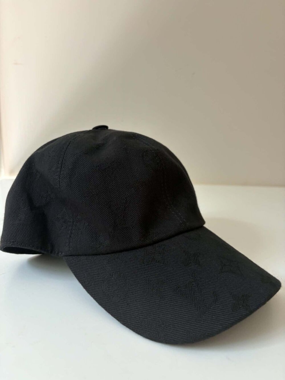 LOUIS VUITTON Monogram Essential Cap (Unisex)